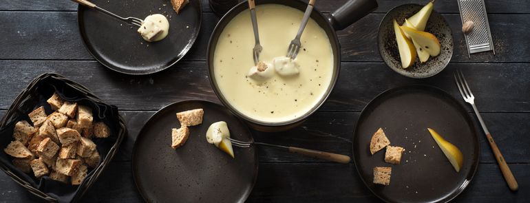 Unser Fondue-Stübli ab 2 Personen von 12.15 bis 13.30 Uhr, offen vom 18.11. bis 18.12.2024